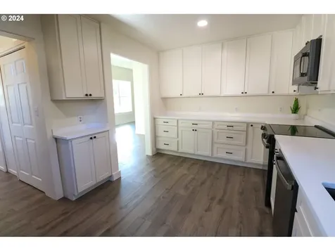 982 S 8th Street Coos Bay OR 97420