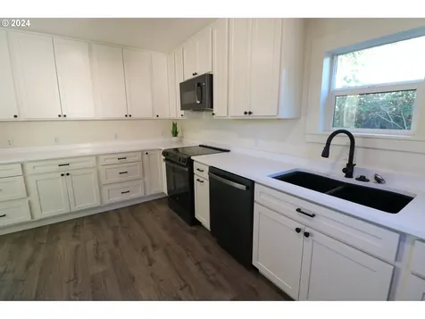 982 S 8th Street Coos Bay OR 97420