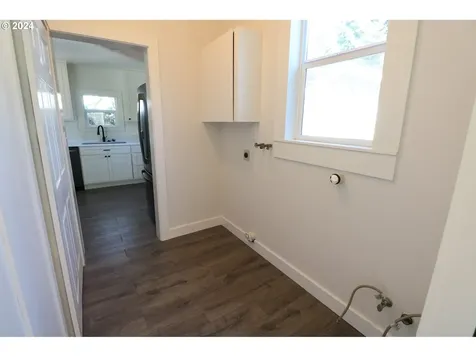 982 S 8th Street Coos Bay OR 97420