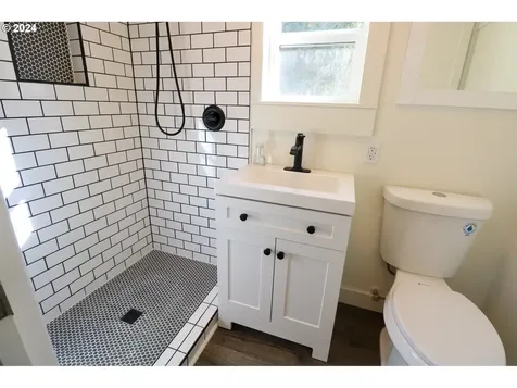 982 S 8th Street Coos Bay OR 97420