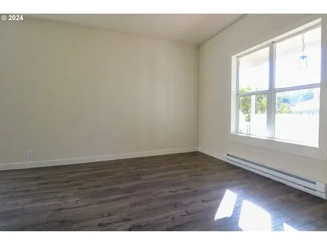 982 S 8th Street Coos Bay OR 97420