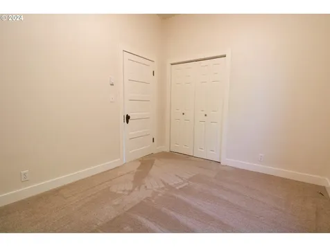 982 S 8th Street Coos Bay OR 97420