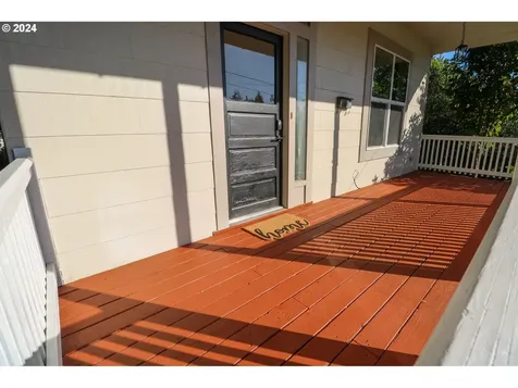 982 S 8th Street Coos Bay OR 97420