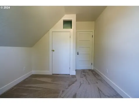 982 S 8th Street Coos Bay OR 97420