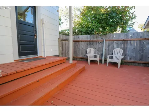 982 S 8th Street Coos Bay OR 97420