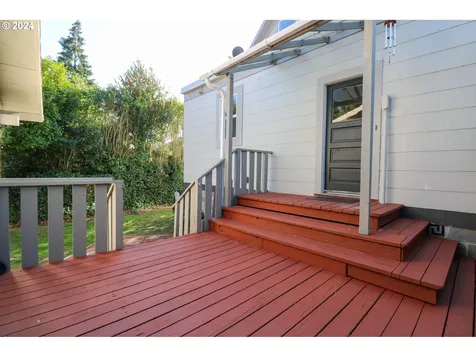 982 S 8th Street Coos Bay OR 97420