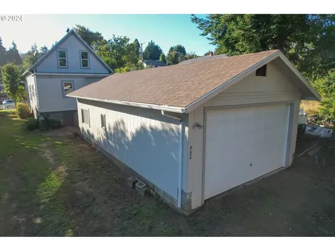 982 S 8th Street Coos Bay OR 97420