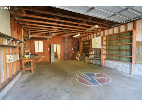 982 S 8th Street Coos Bay OR 97420