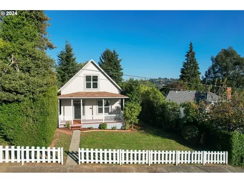 982 S 8th Street Coos Bay OR 97420