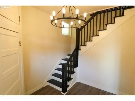 982 S 8th Street Coos Bay OR 97420