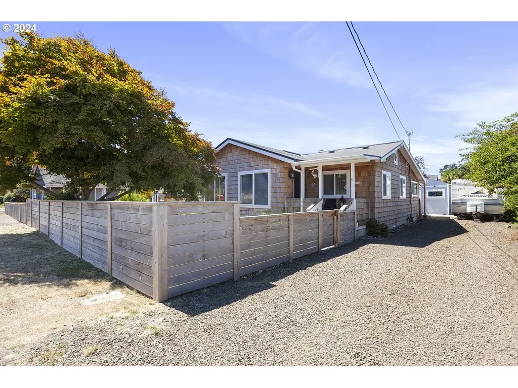 6521 Sw Harbor Avenue Lincoln City OR 97367