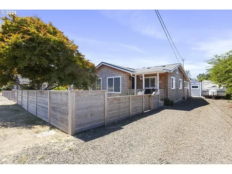 6521 Sw Harbor Avenue Lincoln City OR 97367