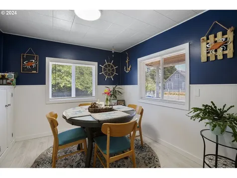 6521 Sw Harbor Avenue Lincoln City OR 97367