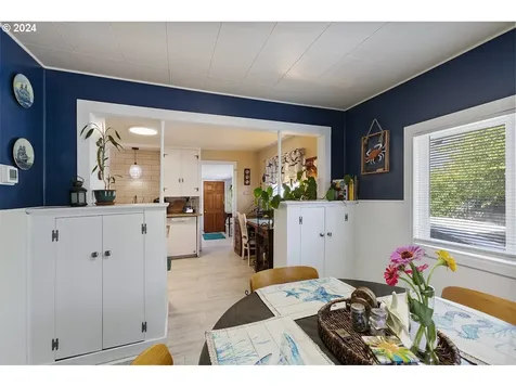 6521 Sw Harbor Avenue Lincoln City OR 97367