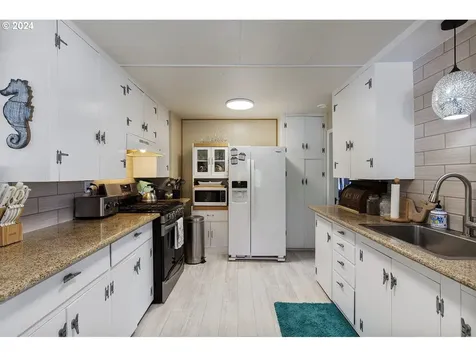 6521 Sw Harbor Avenue Lincoln City OR 97367