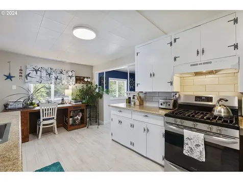 6521 Sw Harbor Avenue Lincoln City OR 97367
