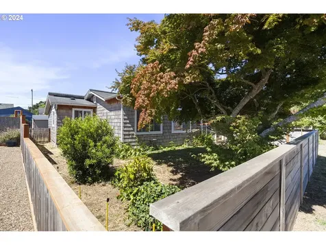 6521 Sw Harbor Avenue Lincoln City OR 97367