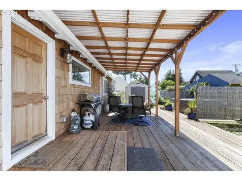 6521 Sw Harbor Avenue Lincoln City OR 97367