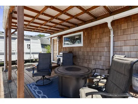 6521 Sw Harbor Avenue Lincoln City OR 97367