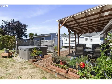 6521 Sw Harbor Avenue Lincoln City OR 97367