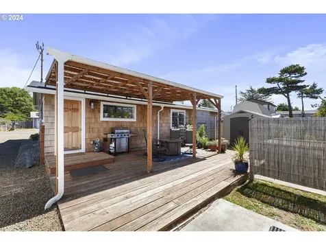 6521 Sw Harbor Avenue Lincoln City OR 97367