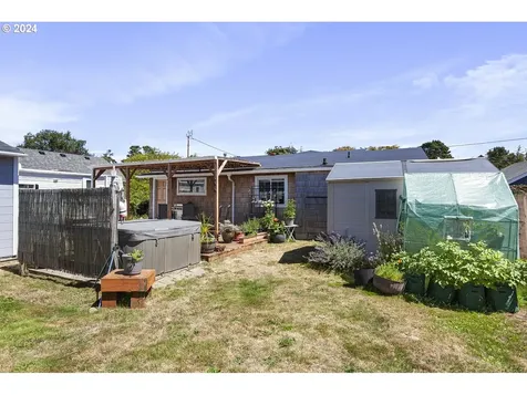 6521 Sw Harbor Avenue Lincoln City OR 97367