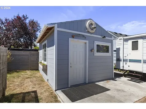 6521 Sw Harbor Avenue Lincoln City OR 97367