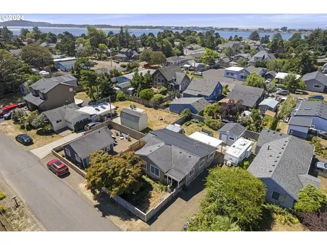 6521 Sw Harbor Avenue Lincoln City OR 97367