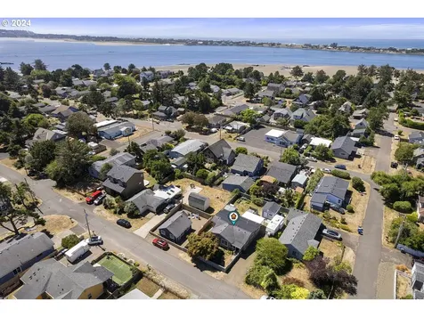 6521 Sw Harbor Avenue Lincoln City OR 97367