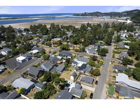 6521 Sw Harbor Avenue Lincoln City OR 97367