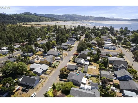 6521 Sw Harbor Avenue Lincoln City OR 97367
