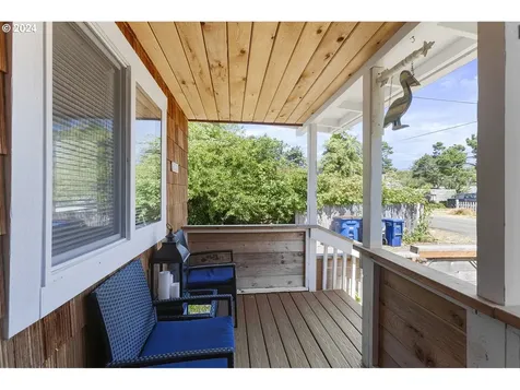 6521 Sw Harbor Avenue Lincoln City OR 97367