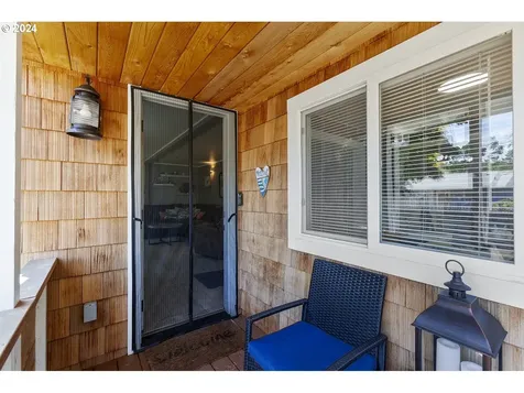 6521 Sw Harbor Avenue Lincoln City OR 97367