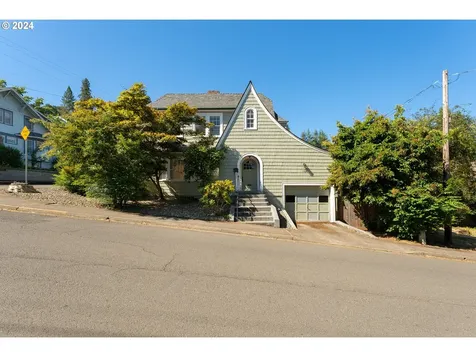 1149 SE Lane Avenue Roseburg OR 97470