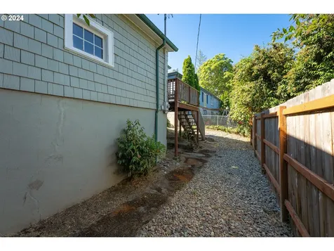 1149 SE Lane Avenue Roseburg OR 97470