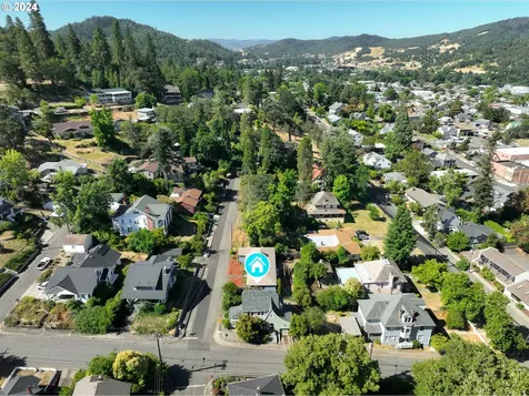 1149 SE Lane Avenue Roseburg OR 97470