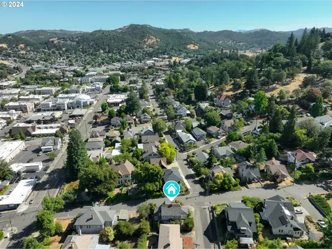 1149 SE Lane Avenue Roseburg OR 97470