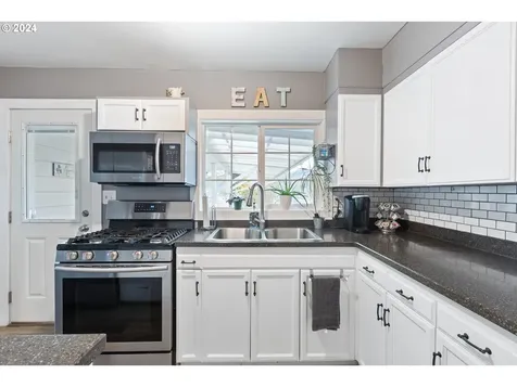 512 Cedar Street Sutherlin OR 97479