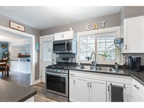 512 Cedar Street Sutherlin OR 97479