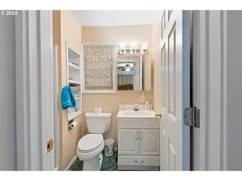 512 Cedar Street Sutherlin OR 97479
