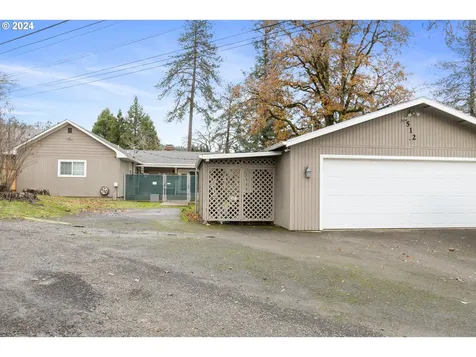 512 Cedar Street Sutherlin OR 97479