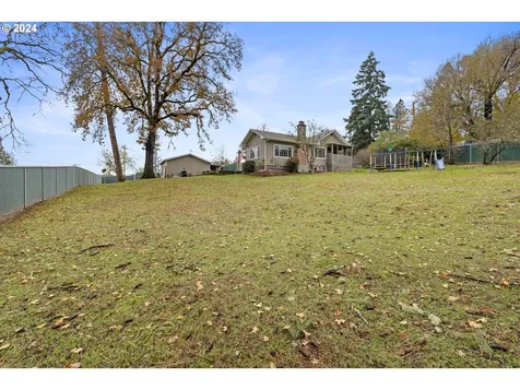 512 Cedar Street Sutherlin OR 97479