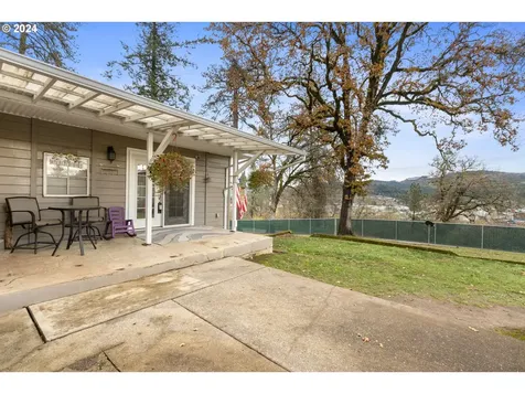 512 Cedar Street Sutherlin OR 97479