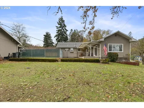 512 Cedar Street Sutherlin OR 97479