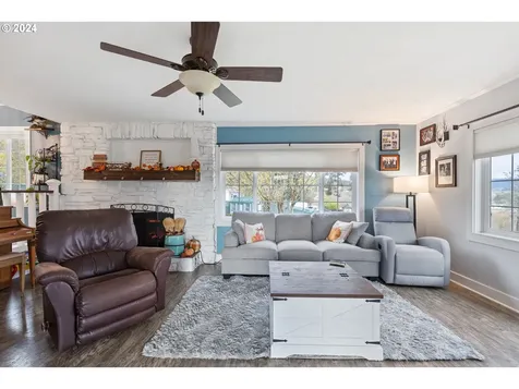 512 Cedar Street Sutherlin OR 97479