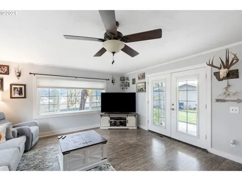 512 Cedar Street Sutherlin OR 97479
