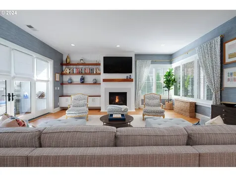 553 6th Street Lake Oswego OR 97034
