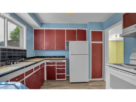 1822 Se 77th Avenue Portland OR 97215