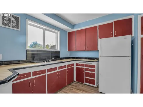 1822 Se 77th Avenue Portland OR 97215