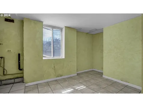 1822 Se 77th Avenue Portland OR 97215